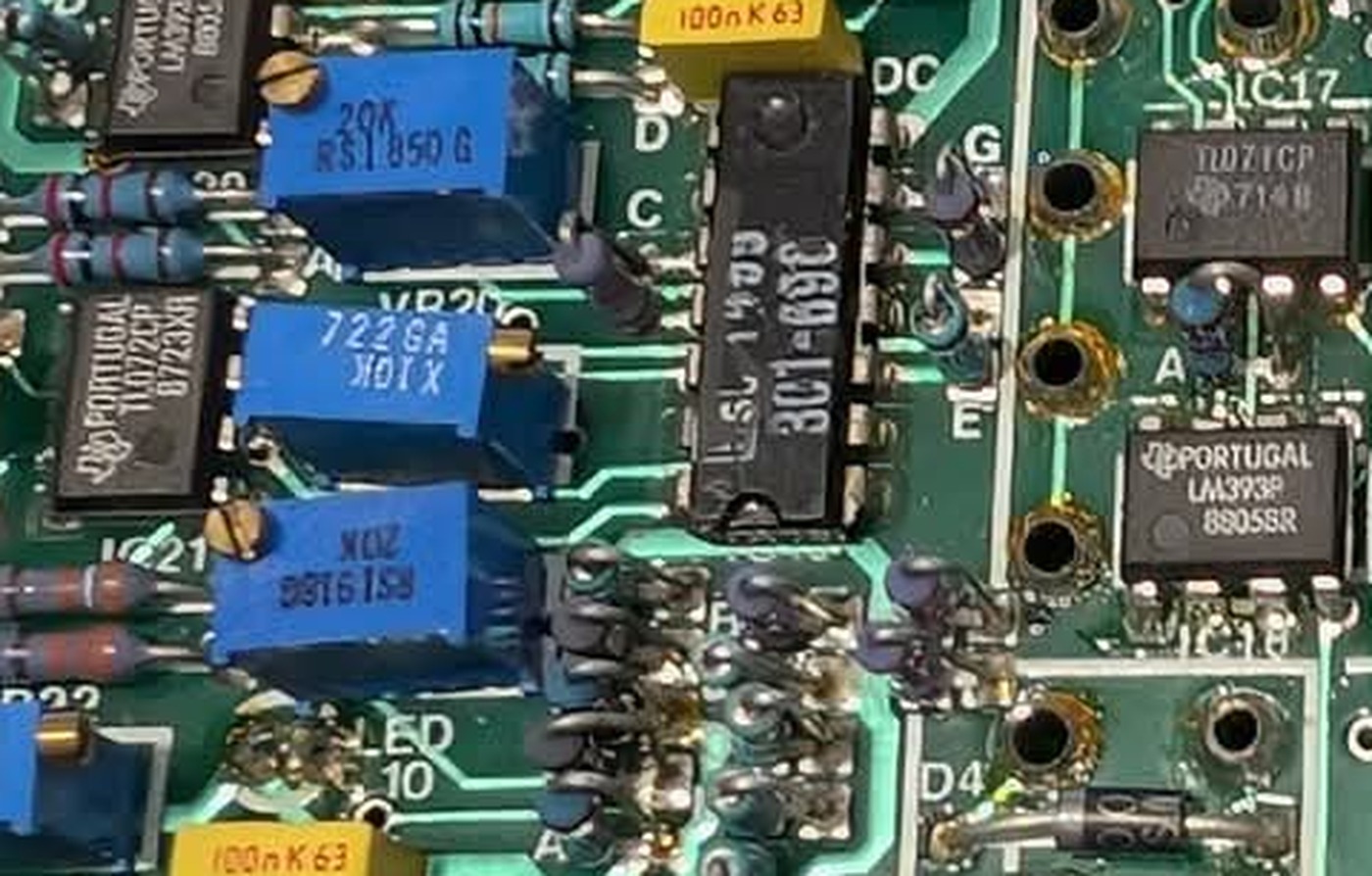 The lower left of the computing board, showing blue multiturn trimmers marked 20K and 10K, a TL072CP, an LM393P, a TL071CP, and an unmarked black 14-pin DIP.