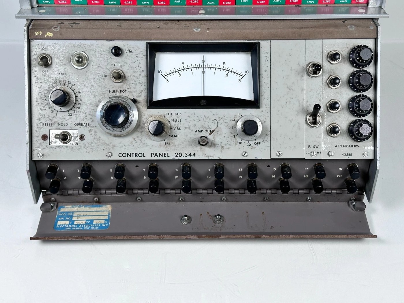 The TR-10 control panel, showing the overload indicator grid, mode switches, null meter, compute-time control and attenuator readout.